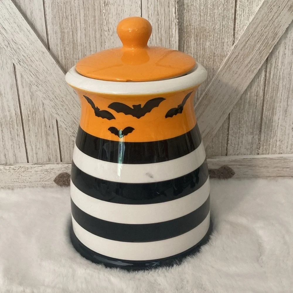 Terramoto Large Halloween Bat Canister